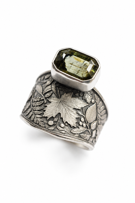 Ludwigite in Peridot Leafy Woodland Ring