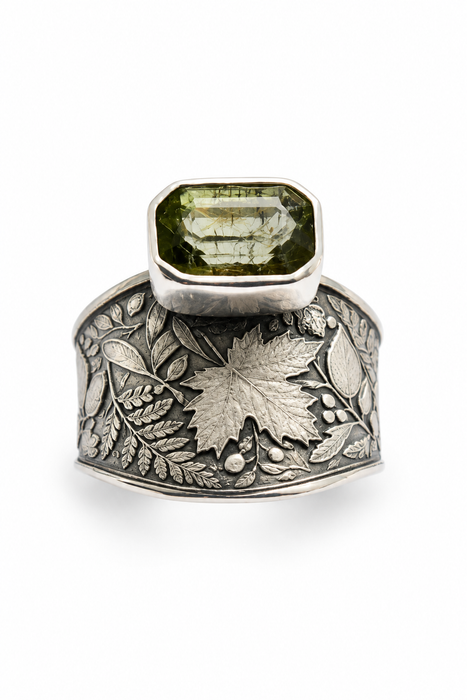 Ludwigite in Peridot Leafy Woodland Ring