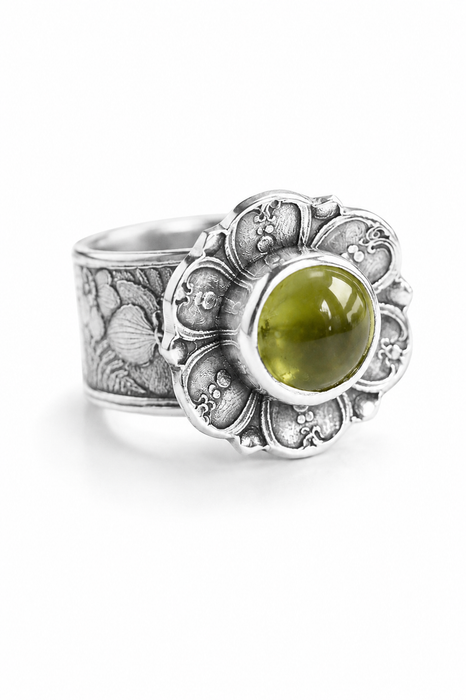 Peridot Flower Ring in Silver