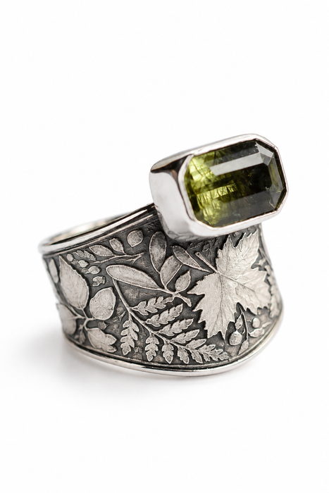 Ludwigite in Peridot Leafy Woodland Ring