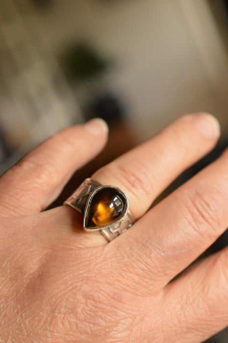 Golden Hive – Cognac Quartz Ring