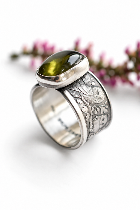 The Woodland Owl – Peridot Ring
