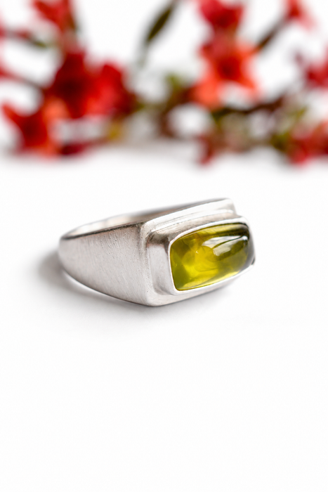 FORMA | Sculptural Silver Peridot Ring