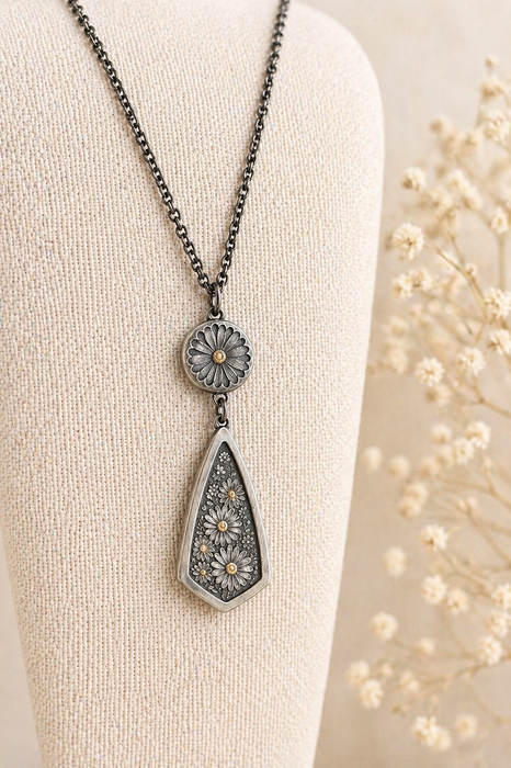 Silver Daisy Necklace