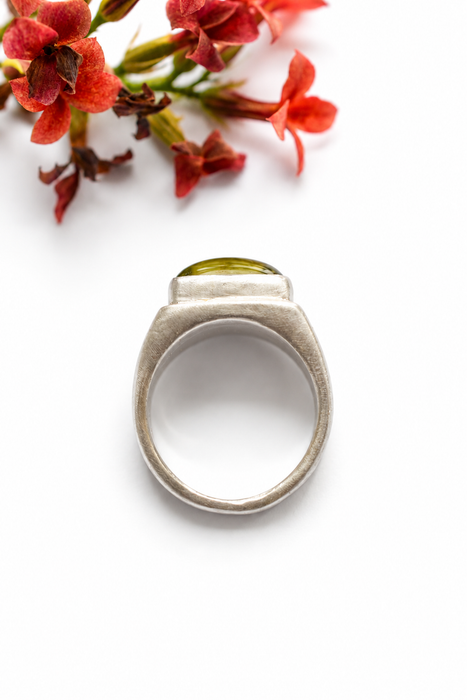 FORMA | Sculptural Silver Peridot Ring